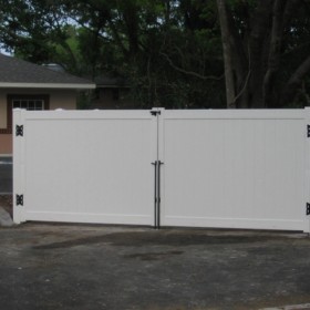 Tampa Vinyl Fence